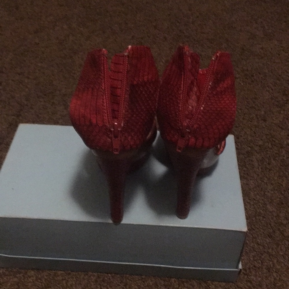 Red heels - Picture 3 of 4